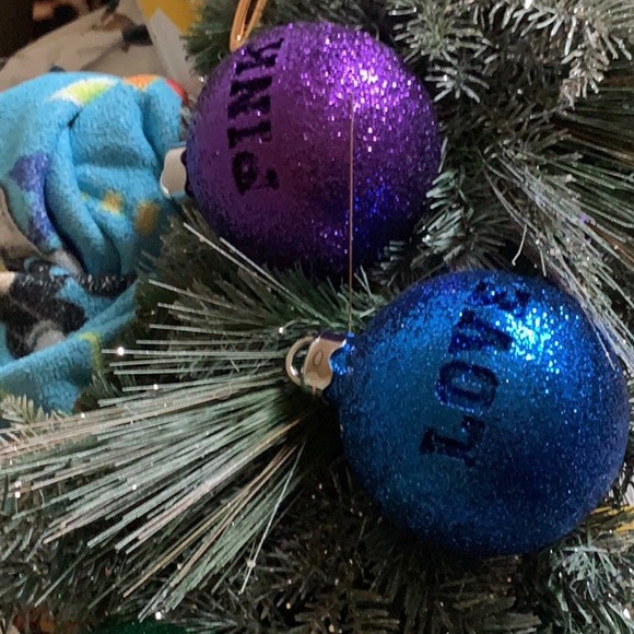 VS PINK CHRISTMAS DISPLAY FROM 2018 taking offers - Picture 4 of 8